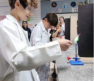 Foto de alunos do Ensino Fundamental II